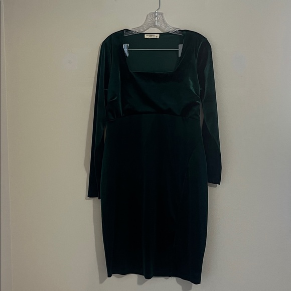 Pink Blush Forest Green Velvet Long Sleeve Side Slit Maternity Dress - Picture 5 of 10